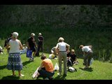 fin du pique nique, on ramasse tout et pas un papier par terre, Simone a l'oeil