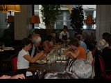 le diner, on se jette sur les assiettes
