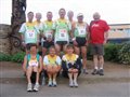 le coach avec l'équipe du trail